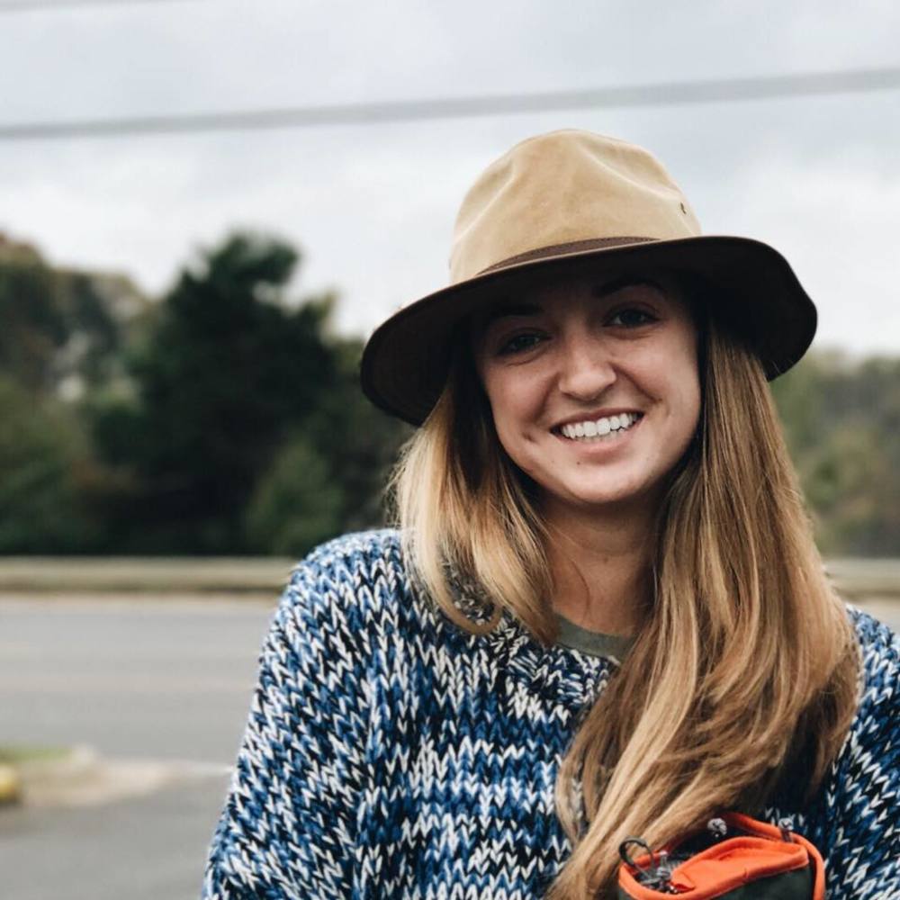Meet your Posher, Hallie